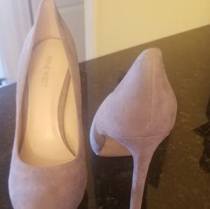 Nine West Light Grey Suede Pump